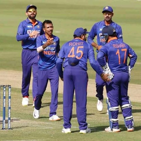 India vs West Indies, 1st ODI: Virat Kohli Convinces Rohit Sharma To Take A Review